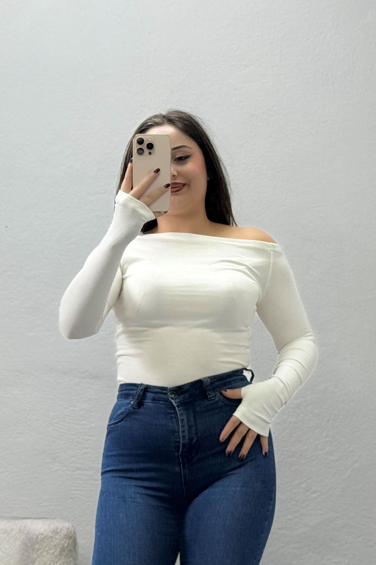 Kadın Buzy Omuz Açık Parmak Geçmeli Bluz Ekru